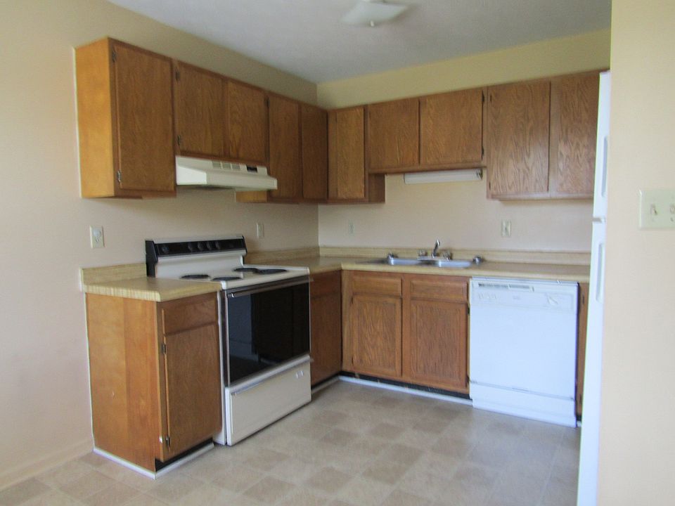 2nd image of 486 Britton Ave APT 3