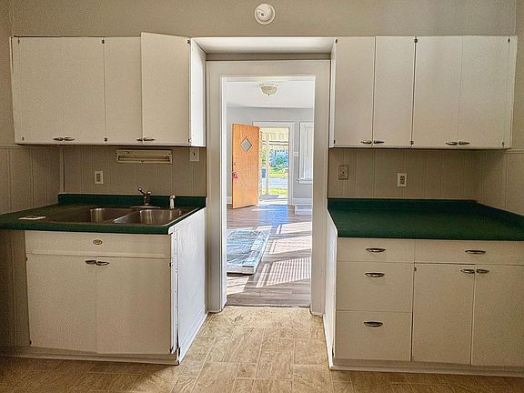 4th image of 1213 College St