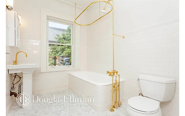 Sold by Douglas Elliman | media 18