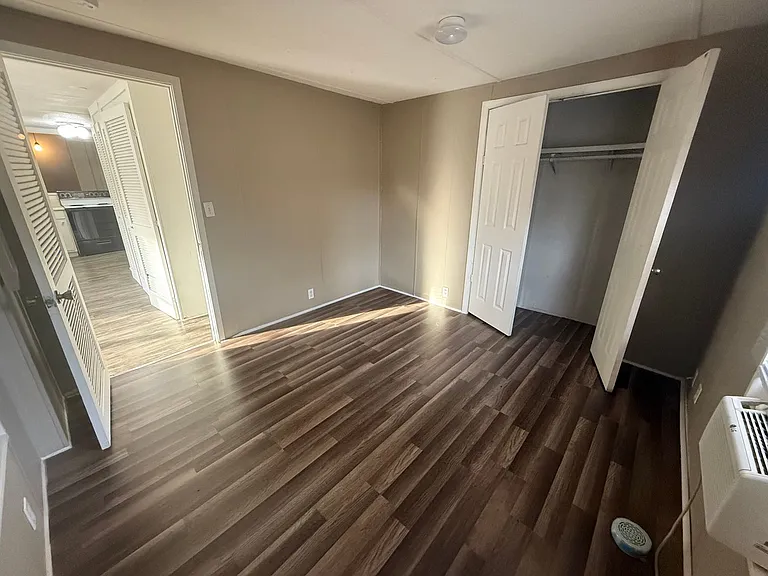 16584 Lakeway Cir — Photo 13
