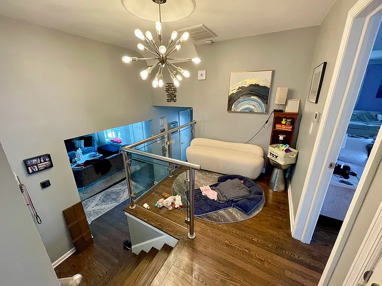 266 Frances St — Photo 10
