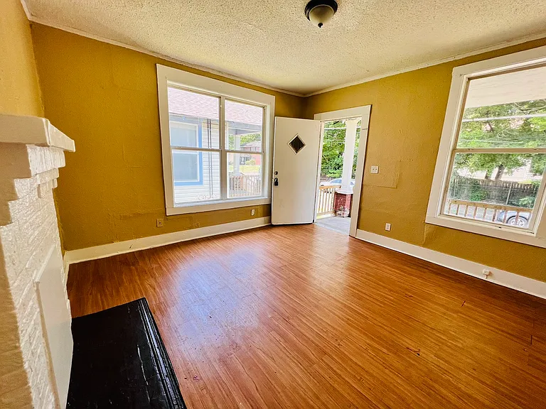 771 Saint Paul Ave — Photo 9