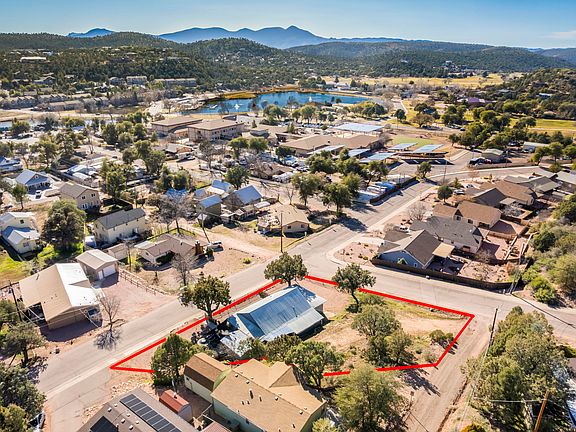 3rd image of 912 W Summit St