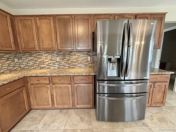 2nd image of 28948 Pinehurst Dr