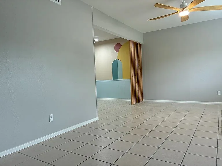 105 W Silver Sands Dr — Photo 2