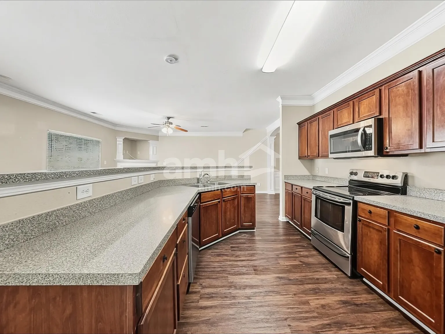 3 bed, 2.5 bath, 1822 sqft, $2,010 — Photo 3