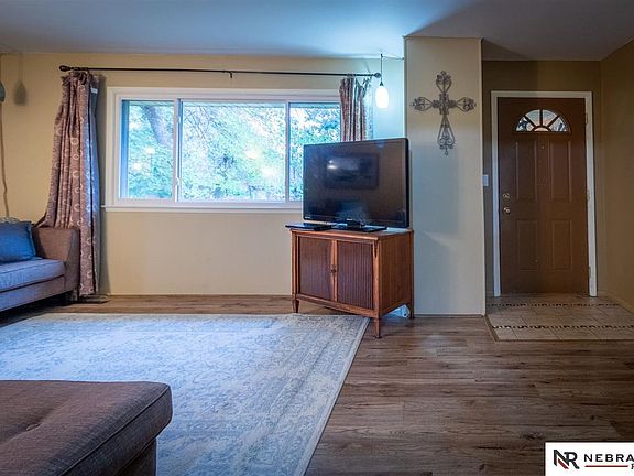4th image of 7127 Englewood Dr