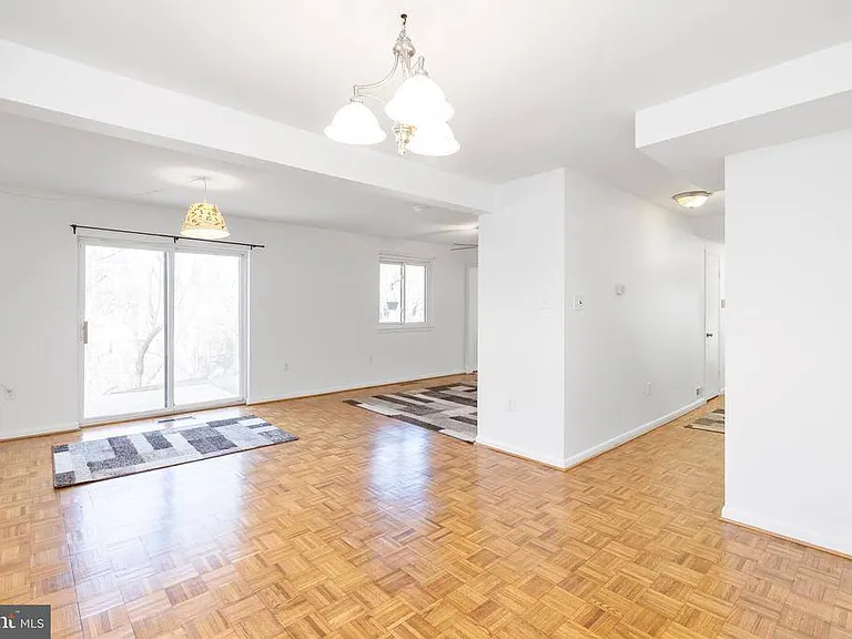 12265 Greenleaf Ave — Photo 10