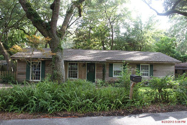 2nd image of 115 Demere Oaks Cir