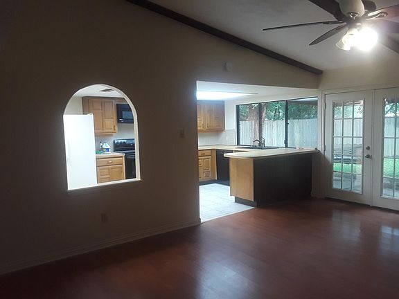 3rd image of 5107 Karenbeth Dr