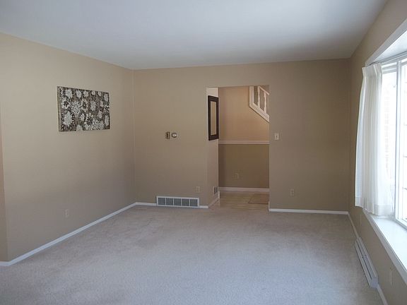 4th image of 287 Hillcrest Ln