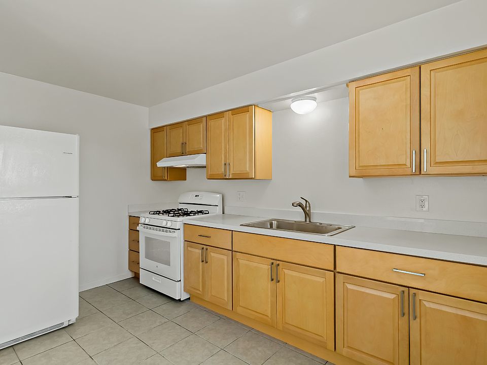 1st image of 300 McKenzie Dr APT C