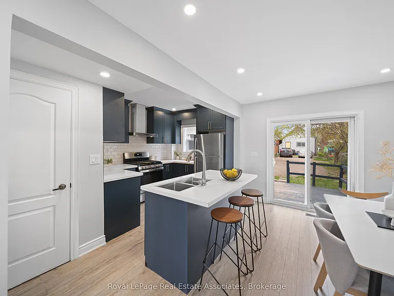 305 Weir St N #UPPER — Photo 6