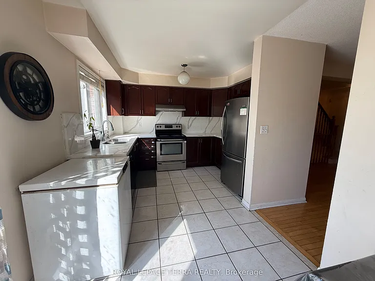 80 Acorn Pl #16 — Photo 18