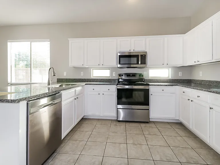 17912 W Port Au Prince Ln — Photo 3
