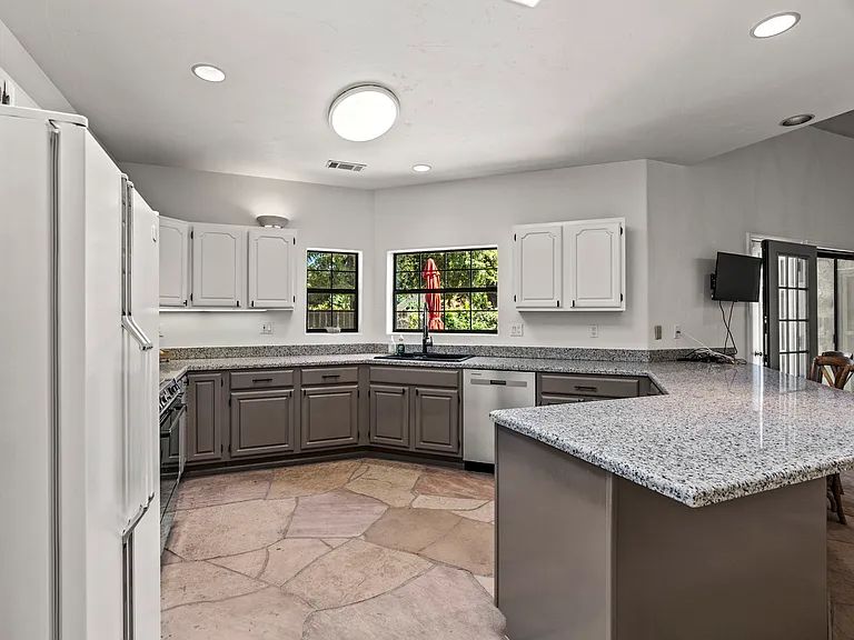 6578 Oak Leaf Ct — Photo 10