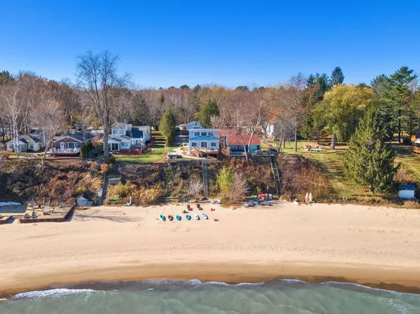 1853 S Lakeshore Rd, Carsonville, MI 48419