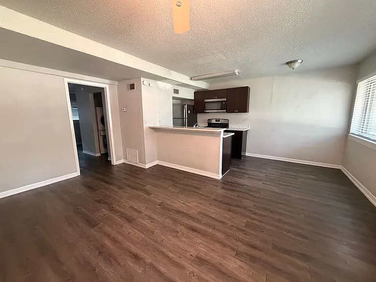 1202 Newning Ave #109 — Photo 2