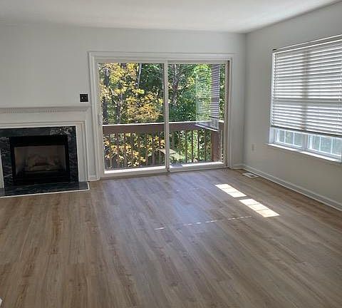 3rd image of 408 Derry Dr #408