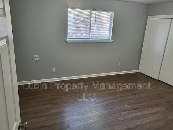 3rd image of 3392 Barron Ave