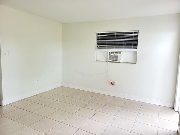 5th image of 919 Freemont St #919