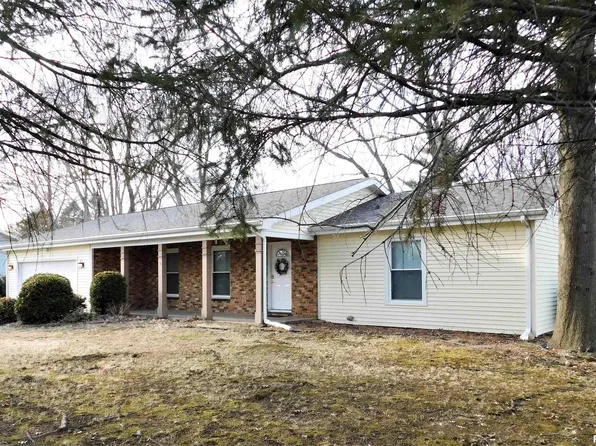 1 Penacook Dr, Rochester, IL 62563