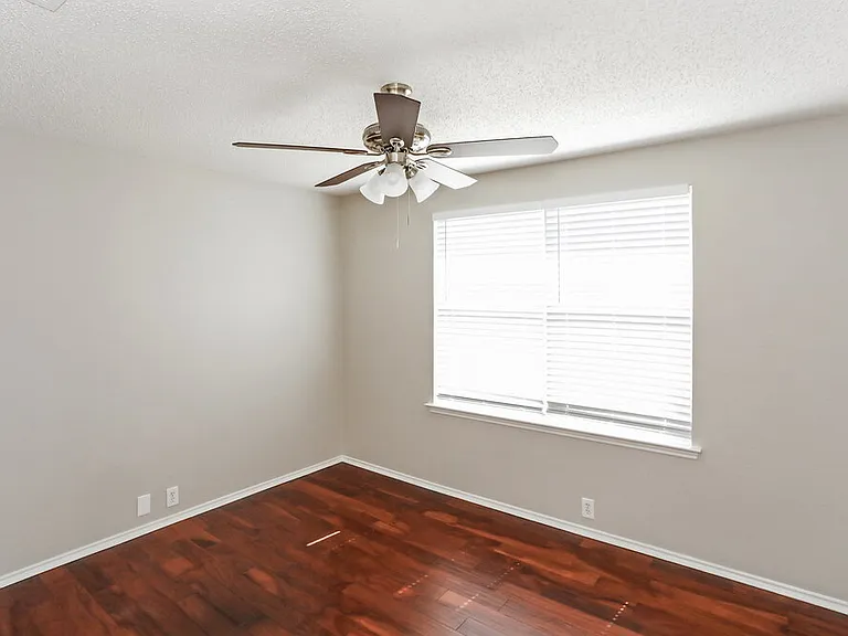 230 Westminster Dr — Photo 13