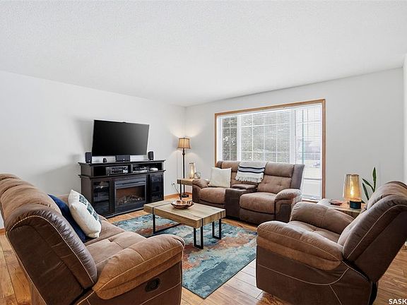3rd image of 222 Hunt ROAD