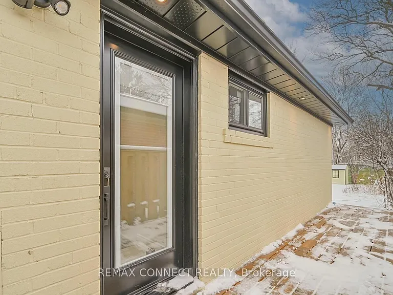 55 Taysham Cres — Photo 2