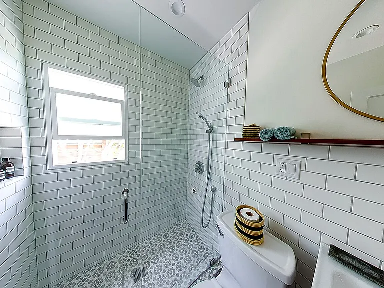424 Bay St #424 — Photo 11