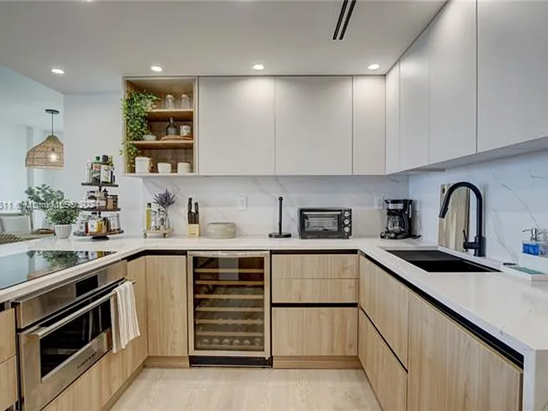 1121 Crandon Blvd #D1201 — Photo 5