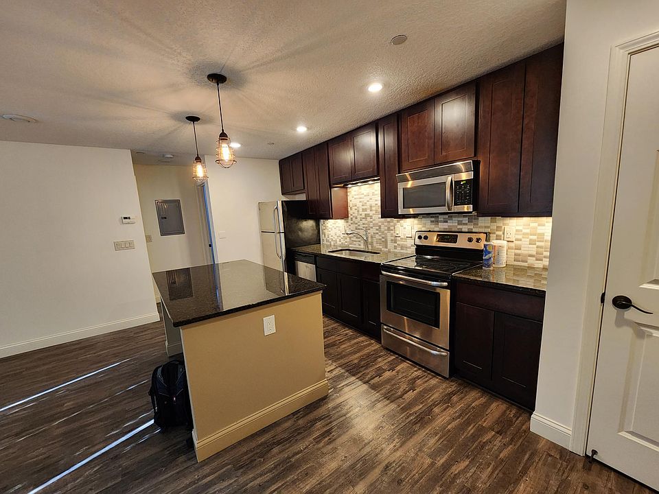 1st image of 1975 Wilson Ave #7