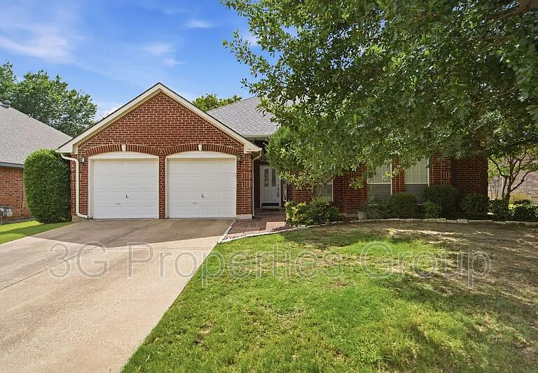 2109 Gisbourne Dr — Photo 2