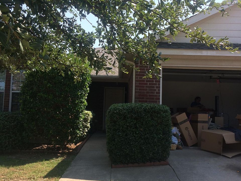 1st image of 1906 Livingston Ln