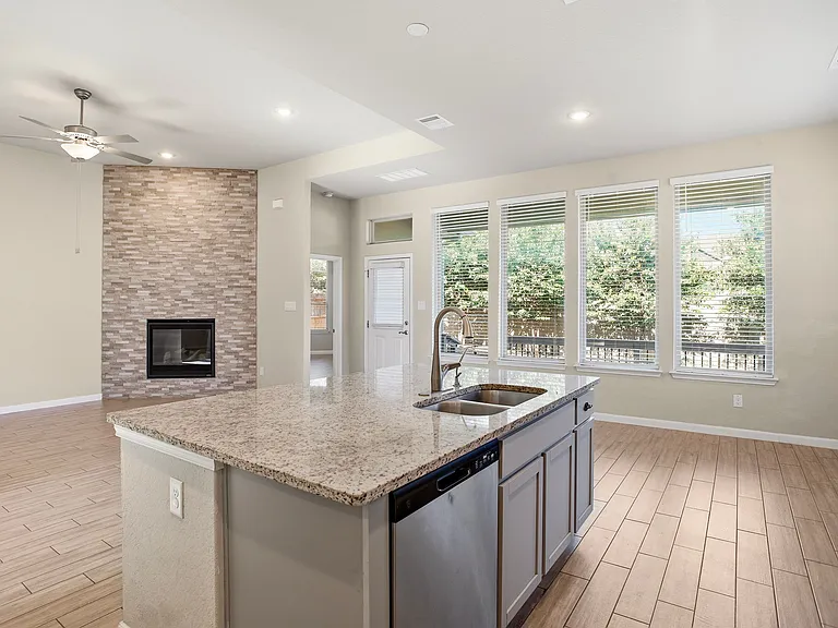 1610 Buckner Pl — Photo 7