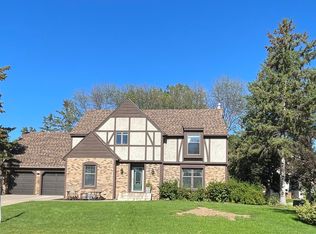 1515 Colleen Ave, Arden Hills, MN 55112