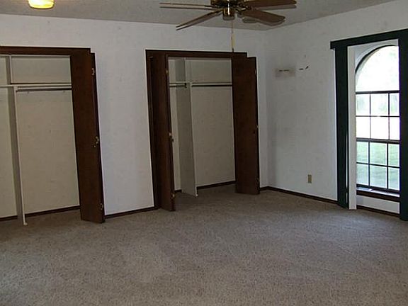 5th image of 608 Tahiti Dr