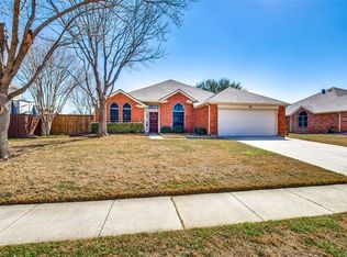 711 Oakley Dr, Lake Dallas, TX 75065