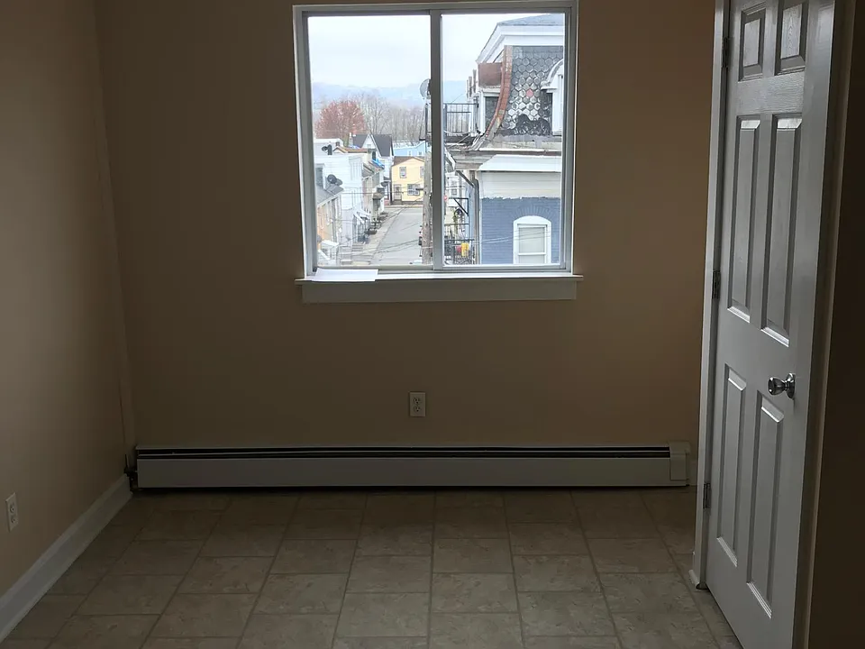 401 S Main St #4