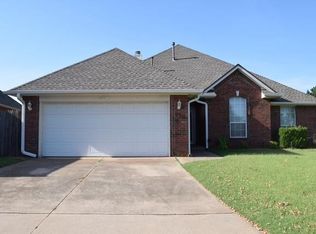 249 Cobblestone Cir, Edmond, OK 73034