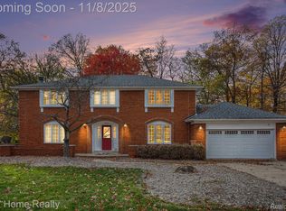 5994 Glen Eagles Dr, West Bloomfield, MI 48323