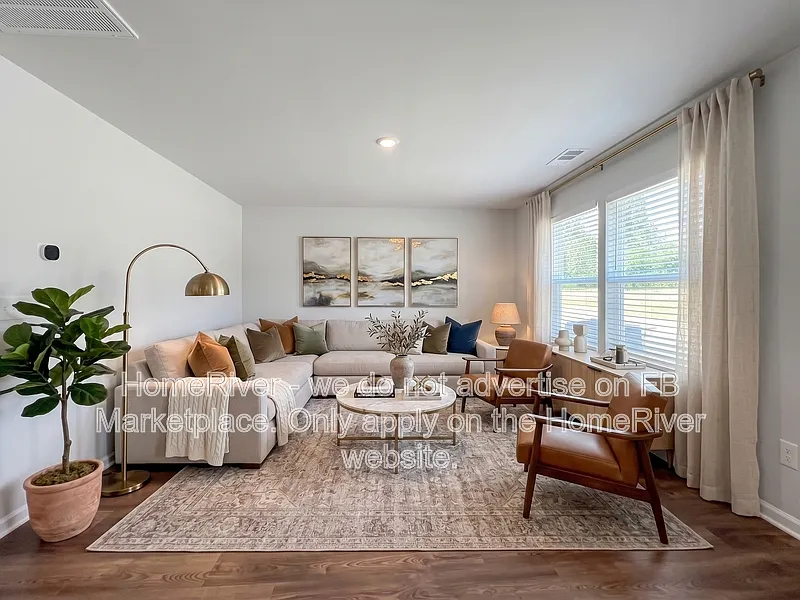 4 bed, 2.5 bath, 2014 sqft, $2,070 — Photo 2