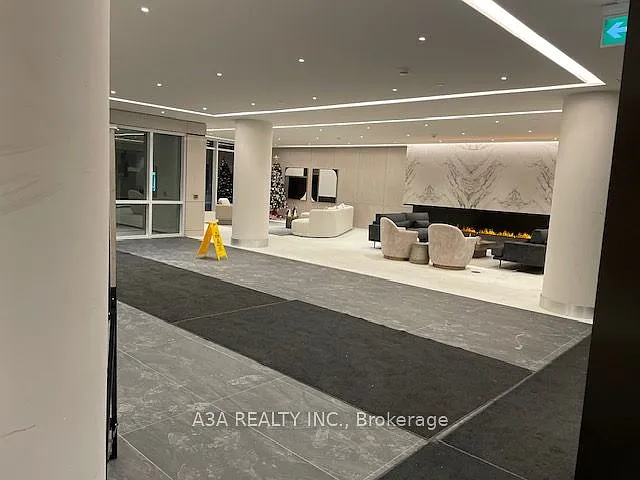 50 Upper Mall Way #Penthouse 02 — Photo 4