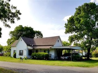 701 Maple St, Windom, TX 75492