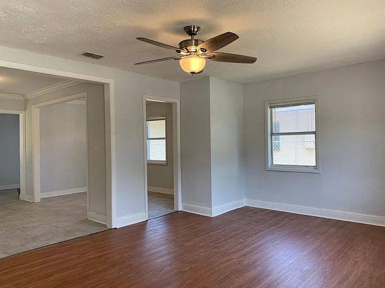 1309 W Arch St — Photo 3