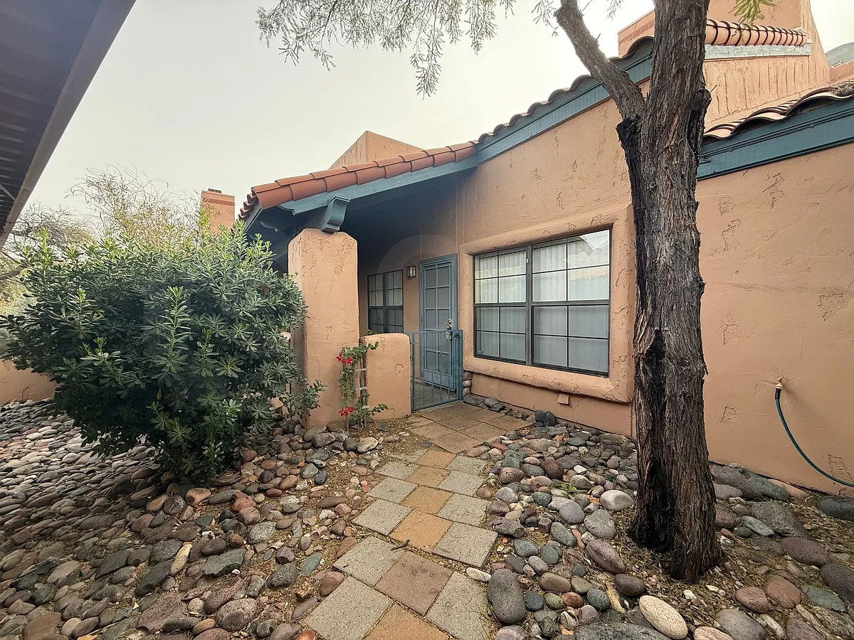 2 bed, 2.0 bath, 1094 sqft, $1,600 — Photo 3