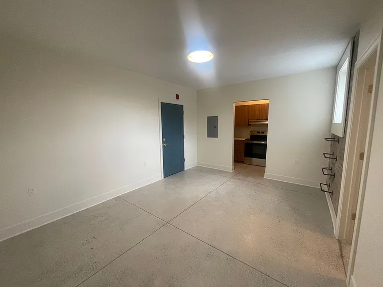 Sterling Apartments — Photo 45