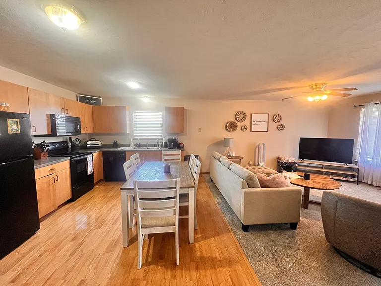 319 W Pawnee Ln #A — Photo 8