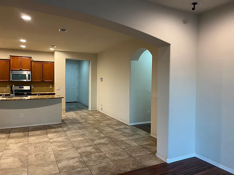 1019 W Spur Dr — Photo 15