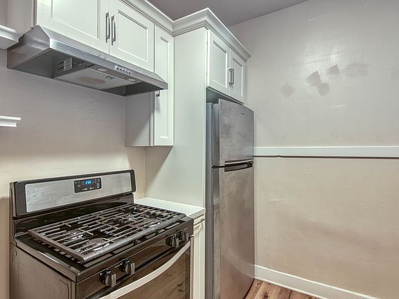 4th image of 4018 Broadway APT 103